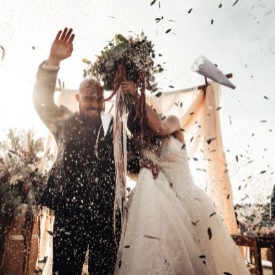 confetti-toss-wedding